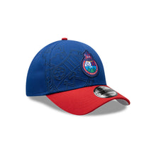 Cargar imagen en el visor de la galería, GORRA NEW ERA BLUE VISERA ROJA 940
