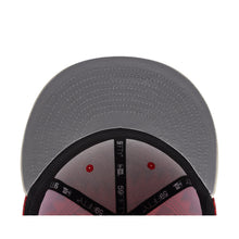 Cargar imagen en el visor de la galería, GORRA NEW ERA PLANA RED ESCUDO 5950
