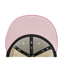 Cargar imagen en el visor de la galería, GORRA NEW ERA PLANA PINK 5950

