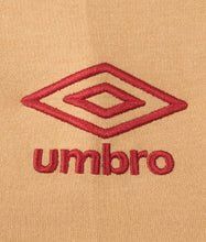 Cargar imagen en el visor de la galería, PLAYERA BEIGE ESCUDO
